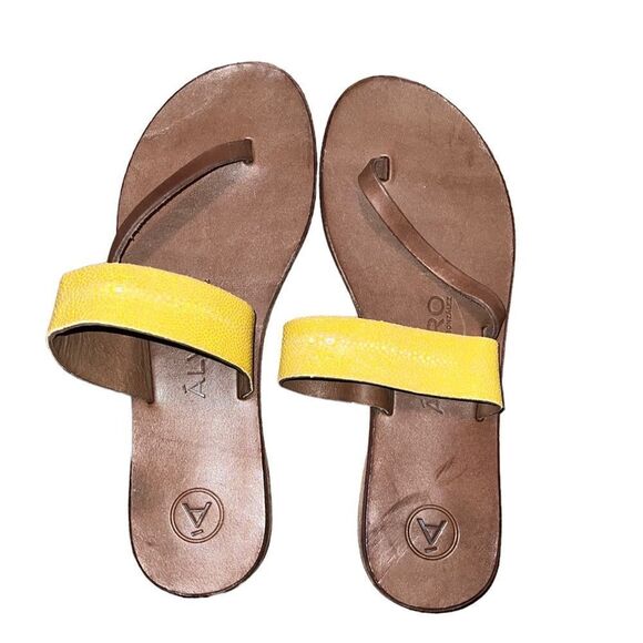 Alvaro Gonzalez Yellow Leather Sandals Size 9.5 - Picture 1 of 5